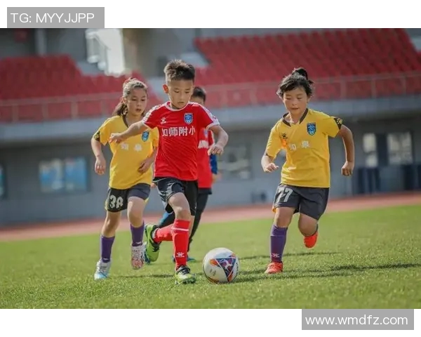 足球明星魅力四射慢动作瞬间尽显风采与技巧